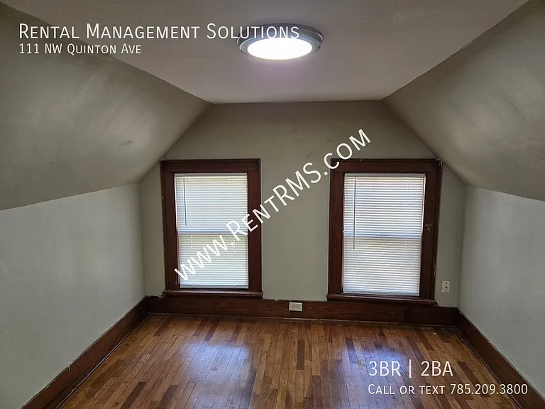 111 NW Quinton Ave — Photo 17