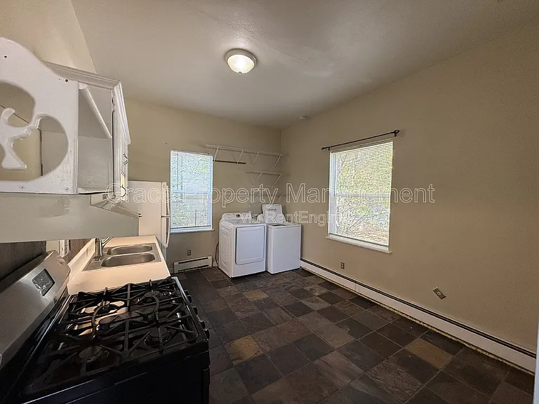 410 E Geneseo St #A — Photo 4