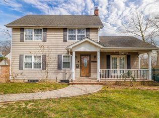 101 Chestnut Ave, Floral Park, NY 11001