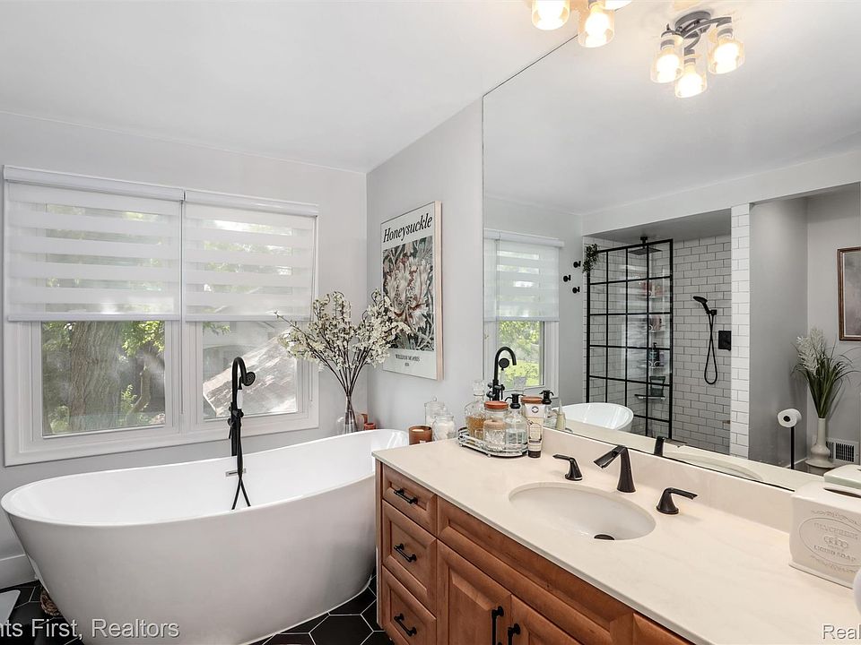7589 Danbury Cir, photo 29