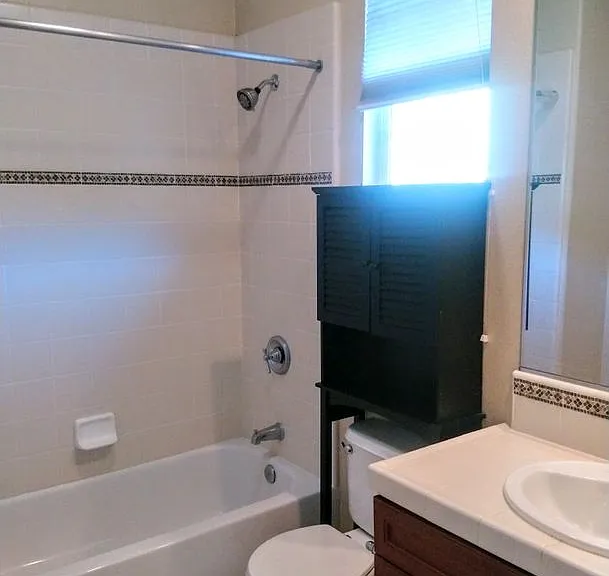1365 Gordon Ln — Photo 6