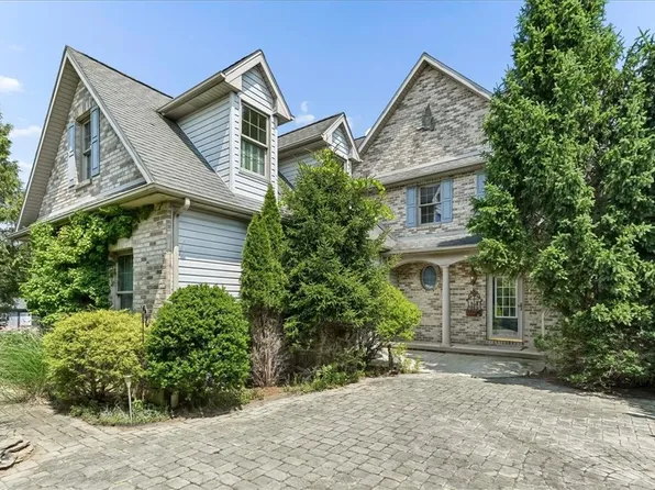 8247 Hensingersville Rd, Alburtis, PA 18011