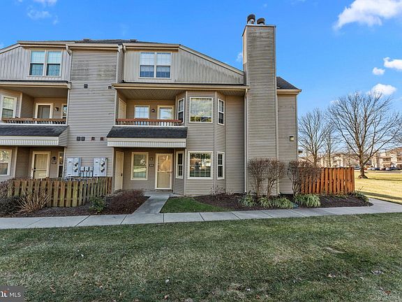 3rd image of 3005 Danbury Ct