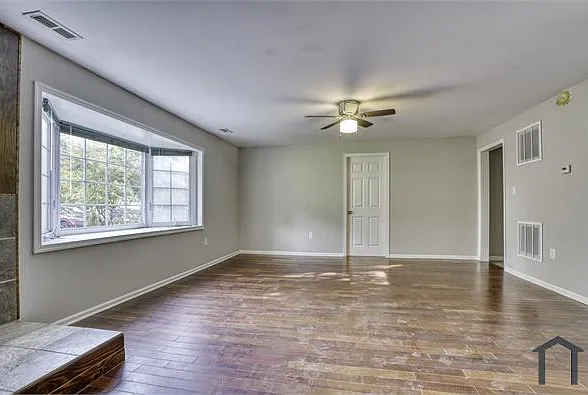 8011 Oakleigh Rd — Photo 4