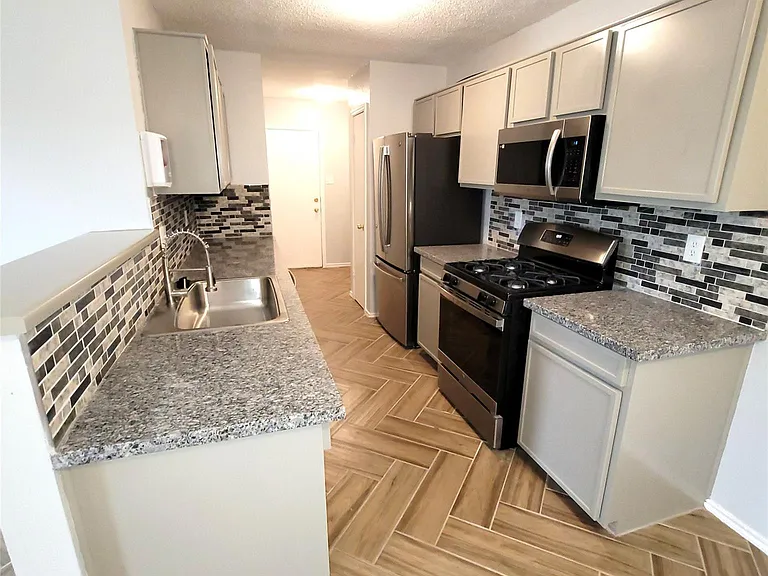 1306 York Castle Dr #B — Photo 5