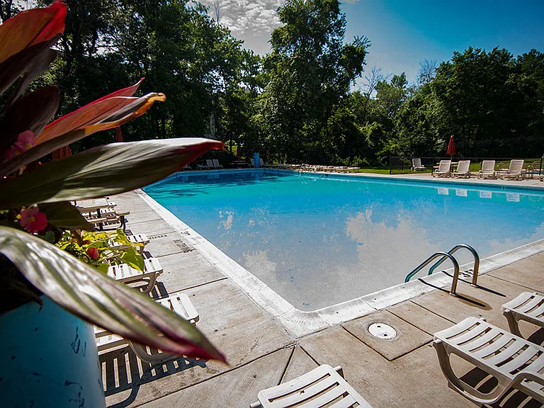 Heritage Park Apartments Pool 4