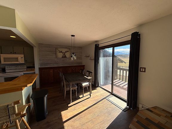 Plenty of natural light!
A great place to sit and enjoy the views!