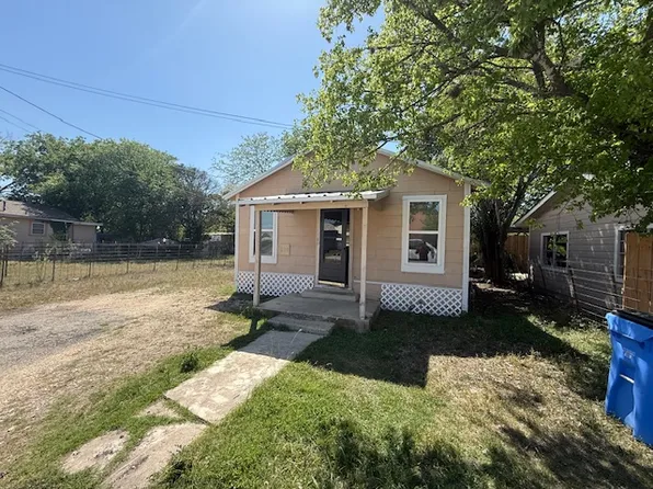 1200 Geronimo St, Seguin, TX 78155