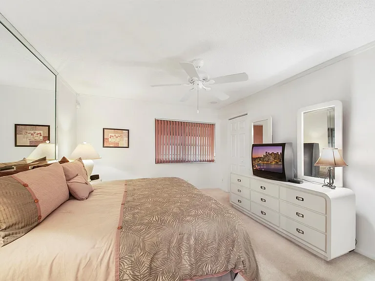 417 Pine Glen Ln #D-2 — Photo 13