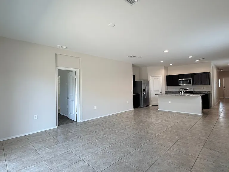 35420 W San Alvarez Ave — Photo 16