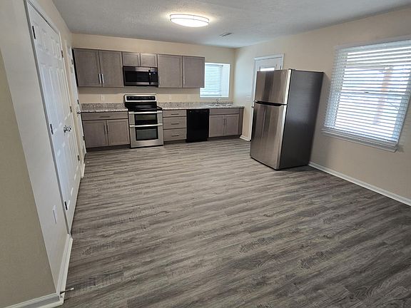 5th image of 2521 Blue Bird Dr #A