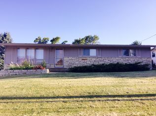 1207 E 2nd St, Anamosa, IA 52205