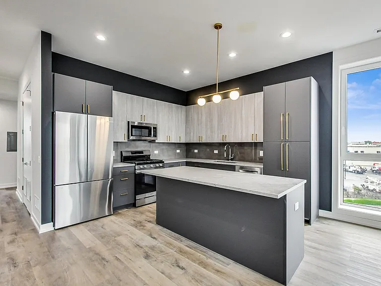 815 N Richmond St #301 — Photo 12