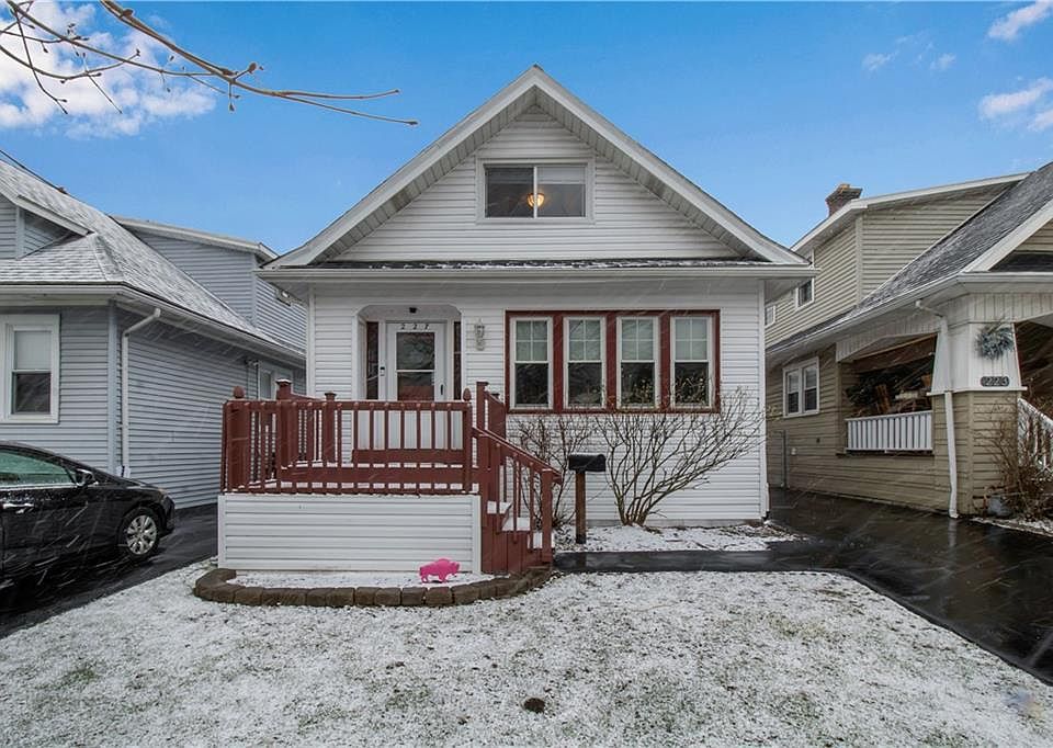 1st image of 227 Parkwood Ave