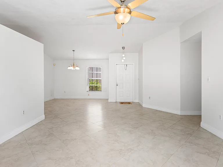 13945 Langley Pl — Photo 2