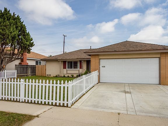 3rd image of 1426 Finch Ave