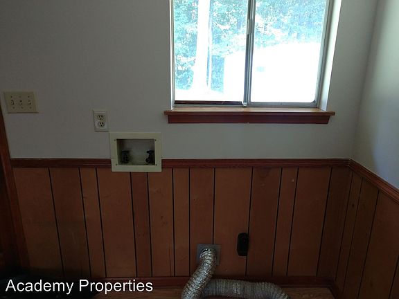 3rd image of 832 Jesters Lake Dr