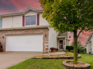 28 Vermont Ave, Bloomington, IL 61701