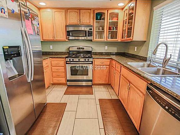 5th image of 1523 Silver Falls Ave