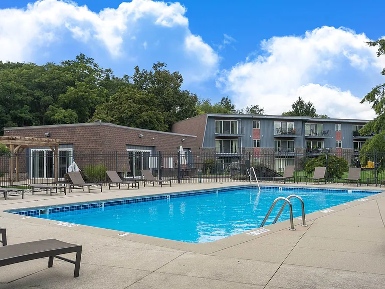 Briarlane Apartments — Photo 13