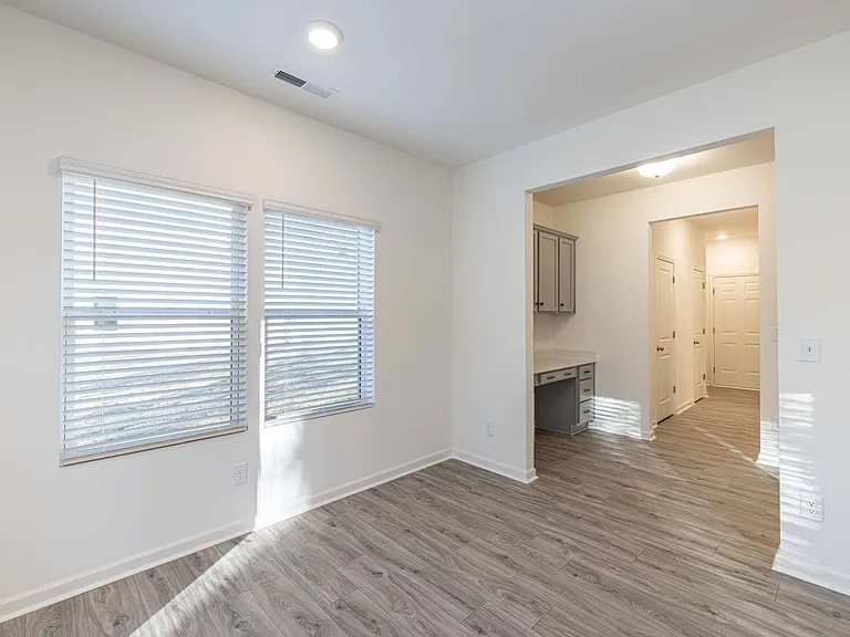 105 Luna Ln — Photo 10