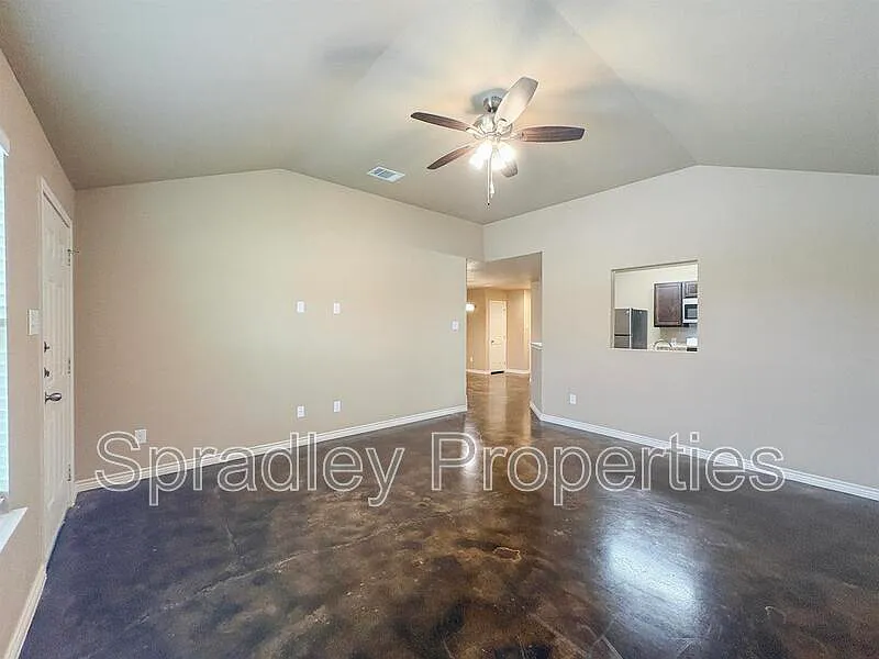 3 bed, 2.0 bath, 1293 sqft, $1,395 — Photo 2