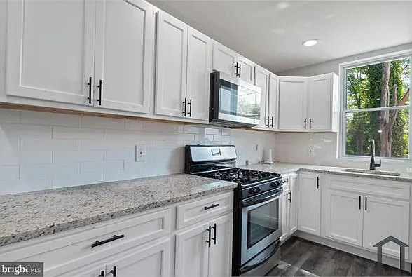 5300 Maple Ave — Photo 2