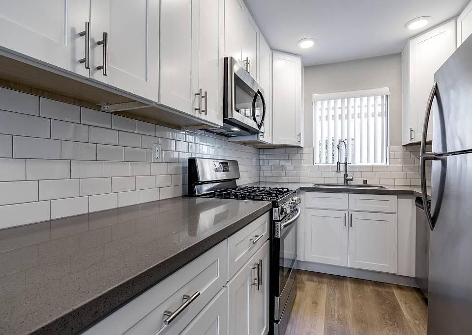 1st image of 609 N Jackson St APT 1