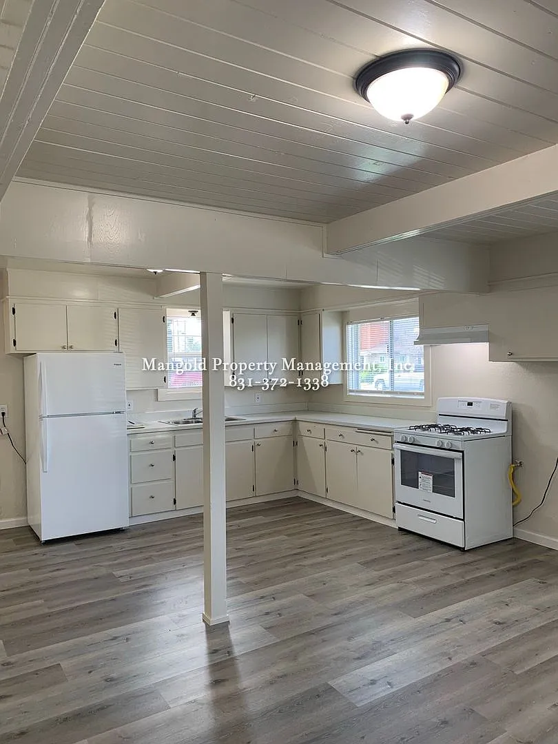 Inviting 4 Bed/2 Bath Home with Spacious Backyard — Photo 2