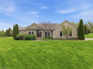 690 Lang Farm Dr, Medina, OH 44256
