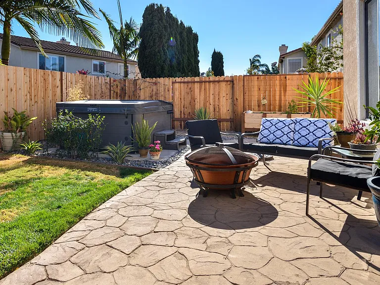 1668 Paseo Maravilla — Photo 36