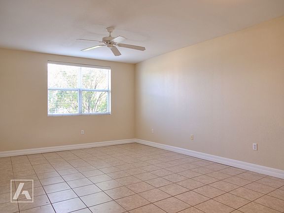 3rd image of 2902 N Orange Ave Unit 211