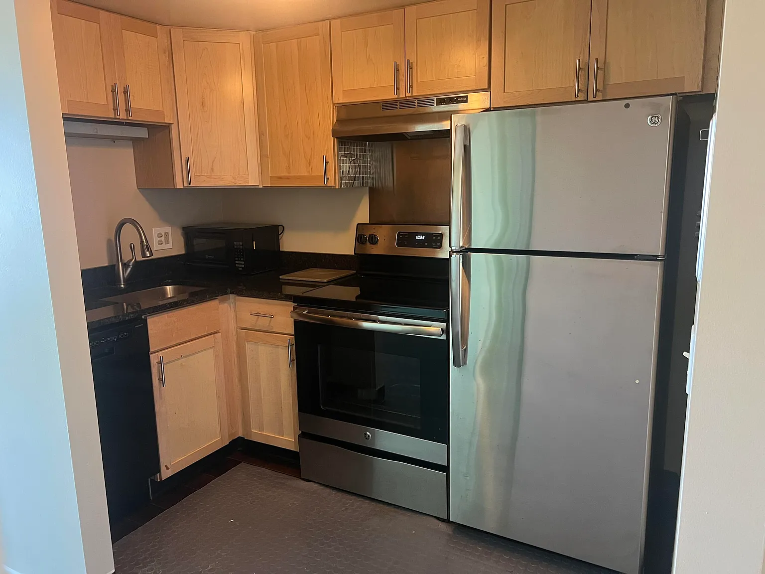 1 bed, 1.5 bath, 430 sqft, $2,300 — Photo 3