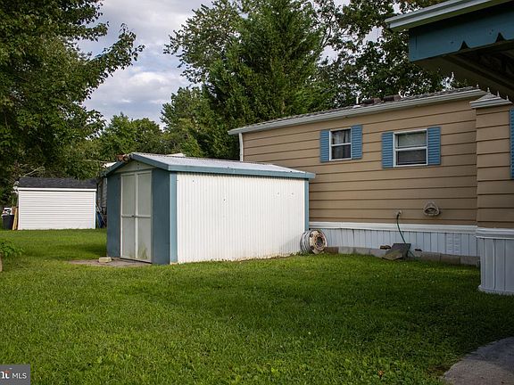 5th image of 101 Country Ln