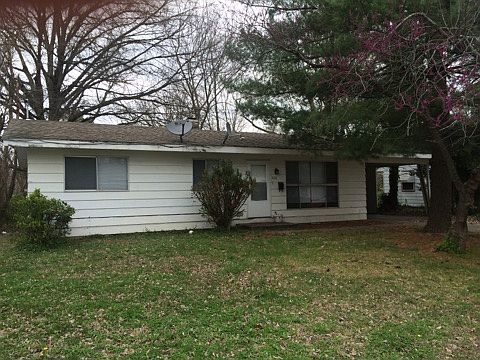 1st image of 906 W Pecan St