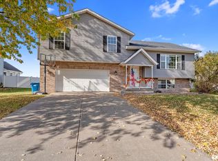 700 Fox Ridge Rd, Eldridge, IA 52748