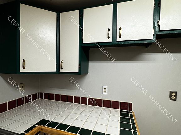 5th image of 1051 W Scottwood Ave