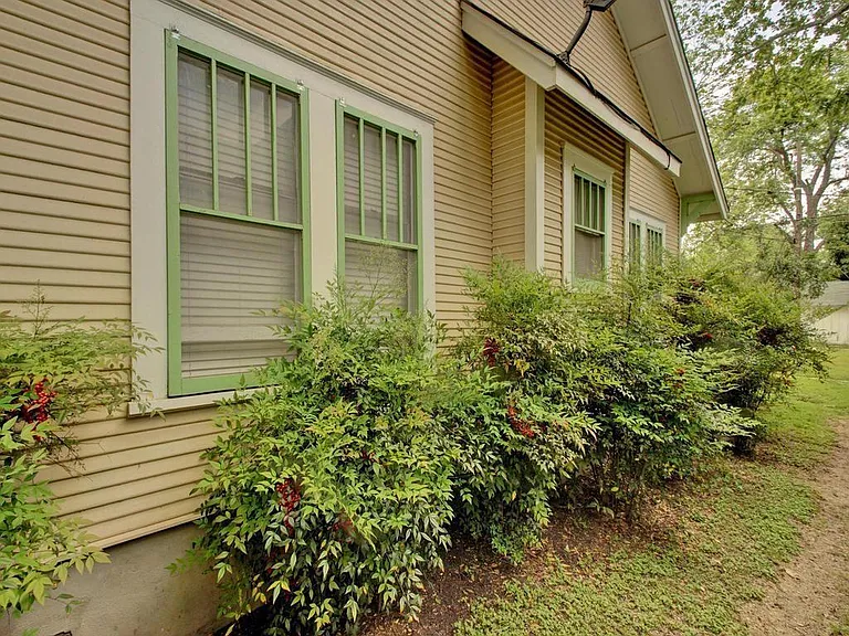 4301 Avenue C — Photo 23