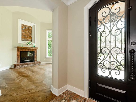 4th image of 800 Connecticut View Dr