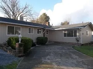 2740 Irwin Rd photo 1