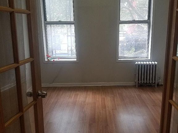 3rd image of 221 E 83rd St #2F