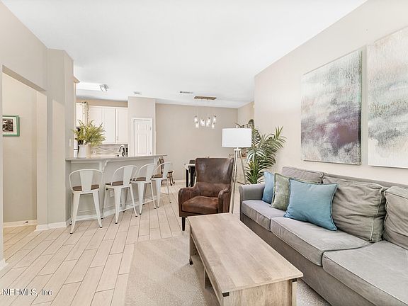 5th image of 13703 RICHMOND PARK Drive N #2704