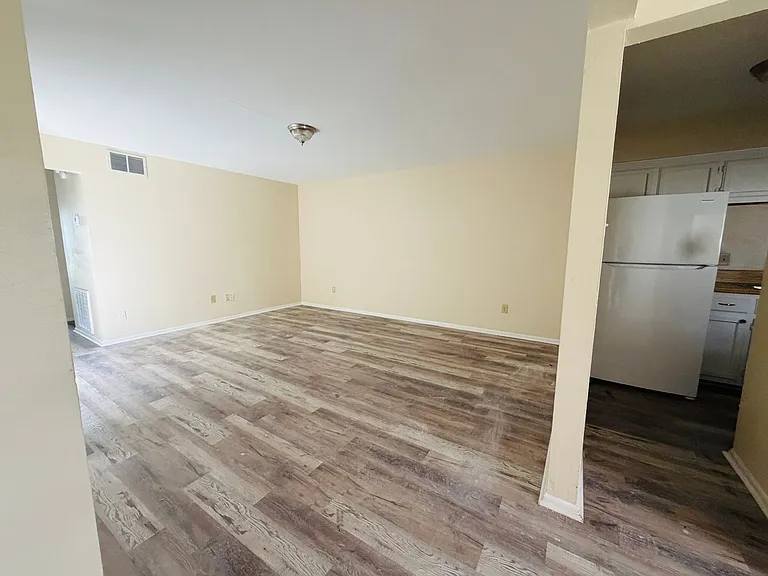7714 Bles Ave — Photo 3