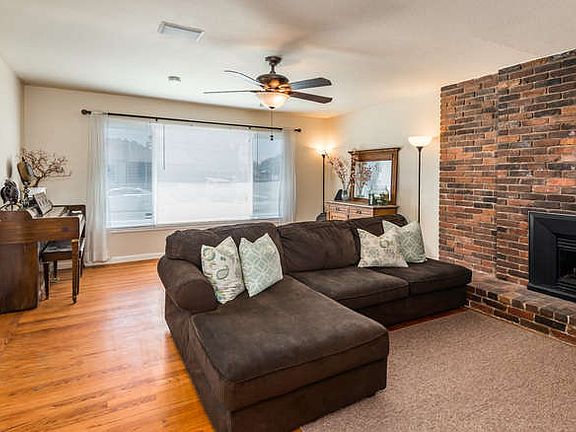 Spacious living room