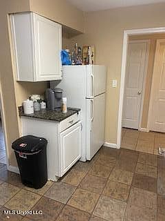 4th image of 56 Holly Cir