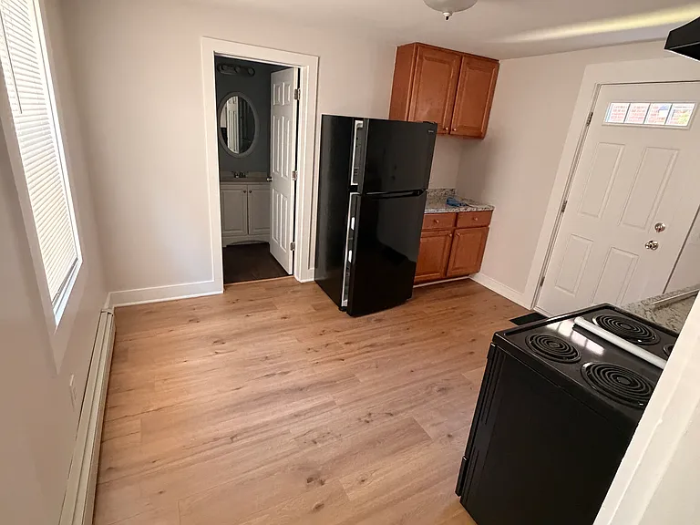 123-125 Broadway #3 — Photo 6