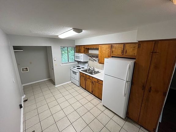 3rd image of 7631B Austin Dr