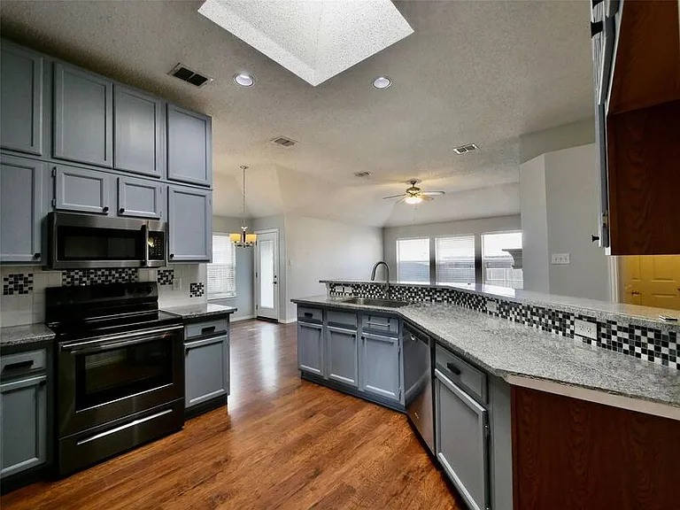 4502 Highlands Dr — Photo 6