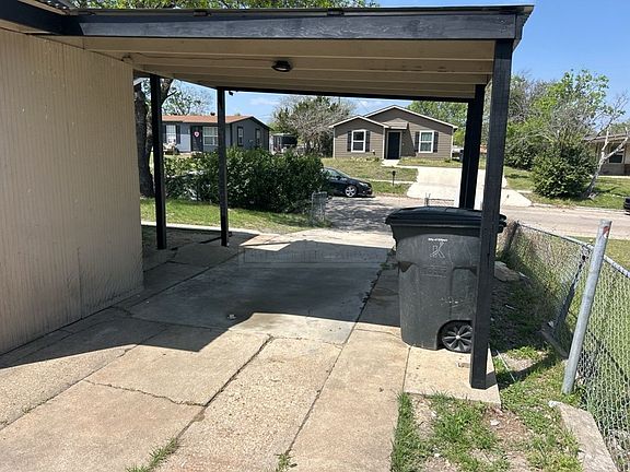 2nd image of 912 Southside Dr