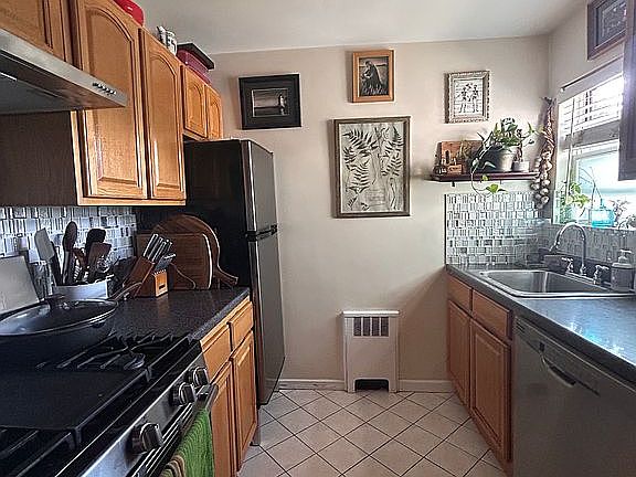 5th image of 26 Tappan Landing Rd APT 12B